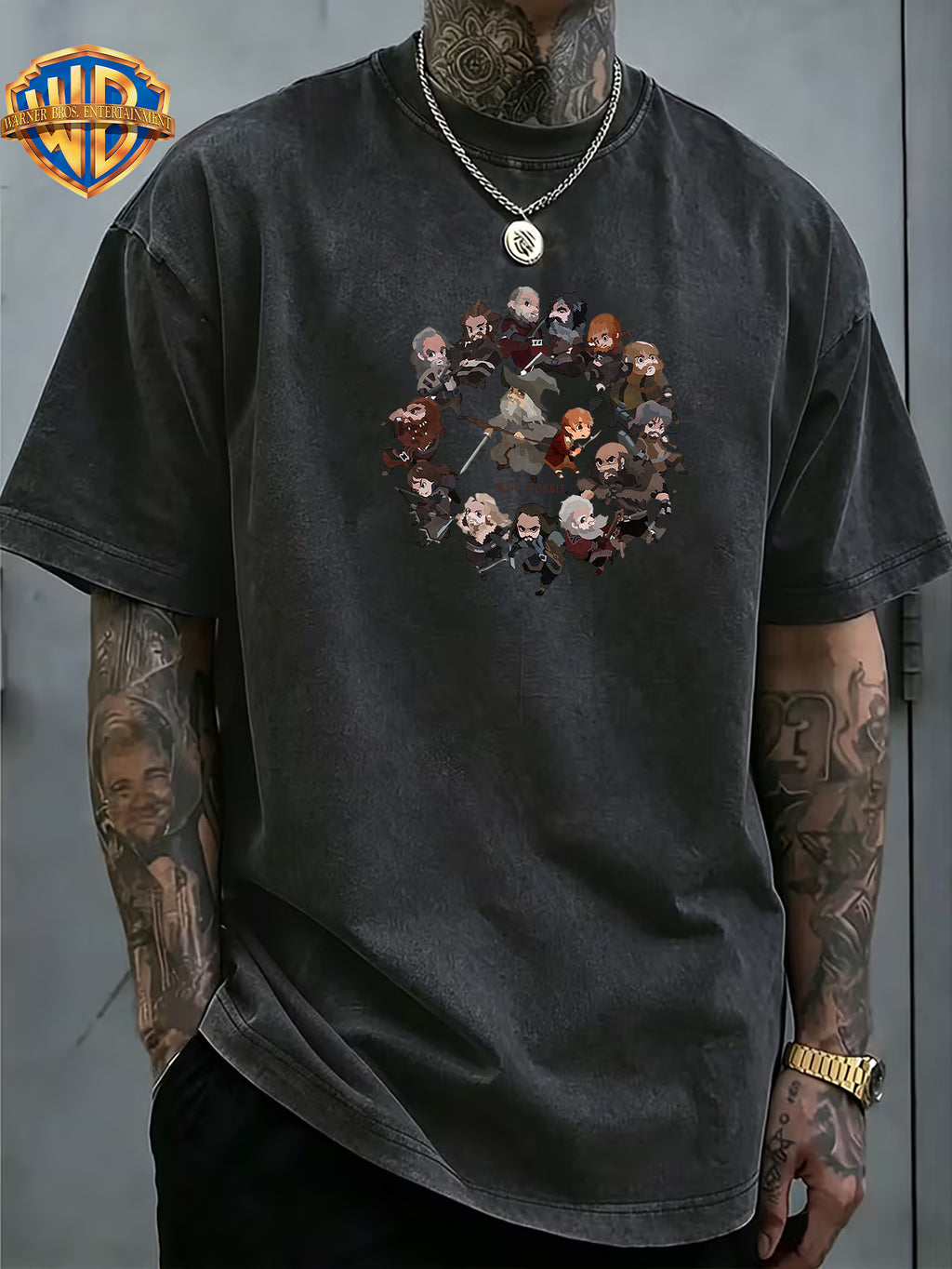 Warner Bros Official Men's Washed Pure Cotton Short-Sleeve T-Shirt, Featuring a Classic The Hobbit and Dwarves Team Anime Print on the Back, and a Circular Group Portrait Design of Characters on the Front Chest. Rich in Detail, It Showcases an Epic - Black