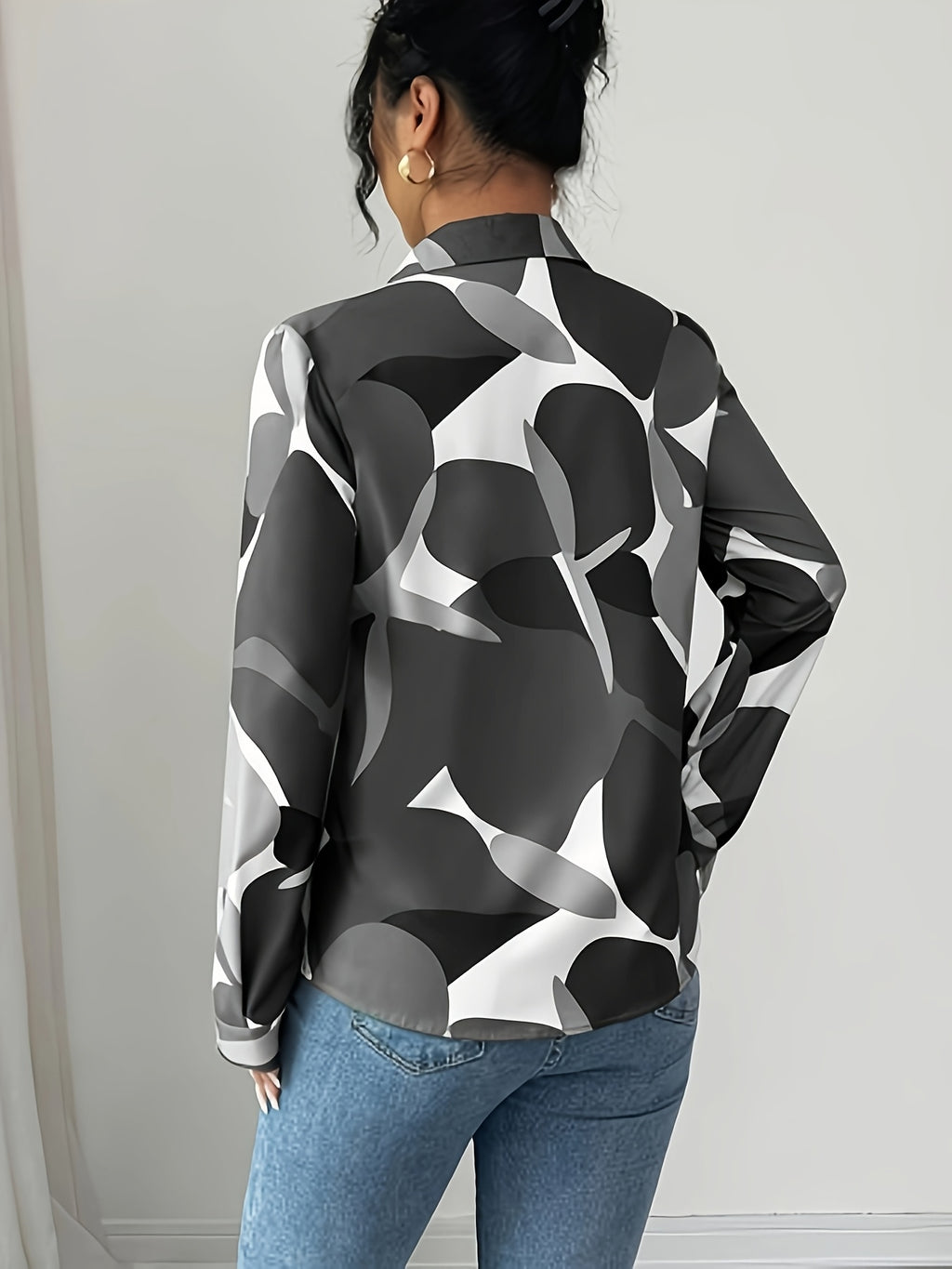 Elegant Green Floral print Button- Shirt with Collar - Loose Fit Long Sleeve Blouse, Machine Washable for Year-Round Casual & Professional Wear - Silvery Grey