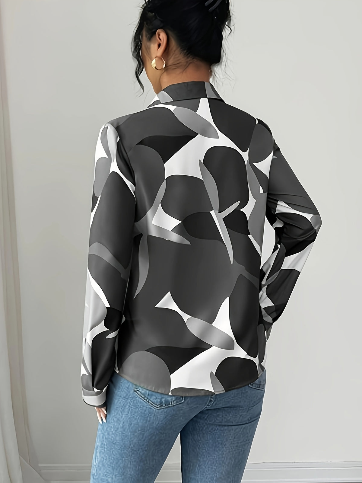 Elegant Green Floral print Button- Shirt with Collar - Loose Fit Long Sleeve Blouse, Machine Washable for Year-Round Casual & Professional Wear - Silvery Grey