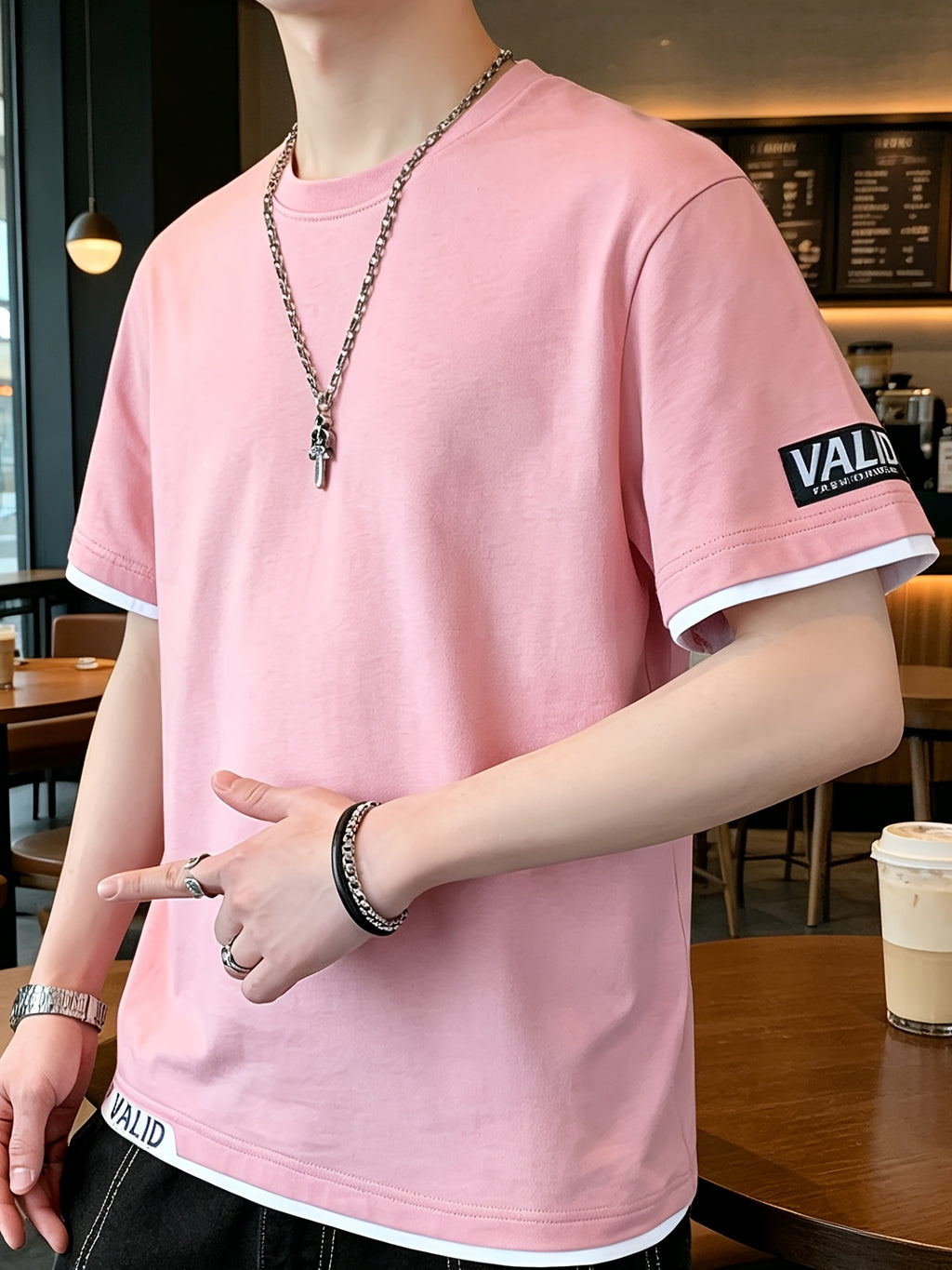 Men's Summer Color-Block 2-in-1 Look Short-Sleeve T-Shirt, Korean-Style Minimalist Casual Crew Neck Top. Features Contrast-color Binding on Both Cuffs and Hem, with Letter-printed Trim at the Hem for Added Detailing. Made from Combed Cotton Fabric - Handsome Fan
