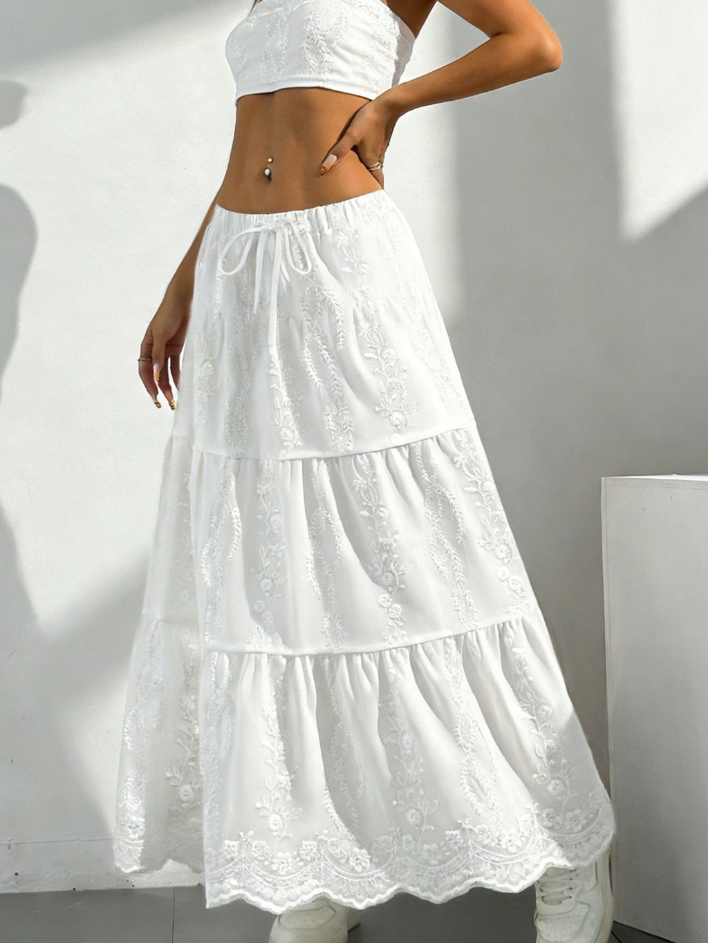 Women'S Summer Travel Skirt with Layered Embroidery And a Flared Design That Creates a Effect - White