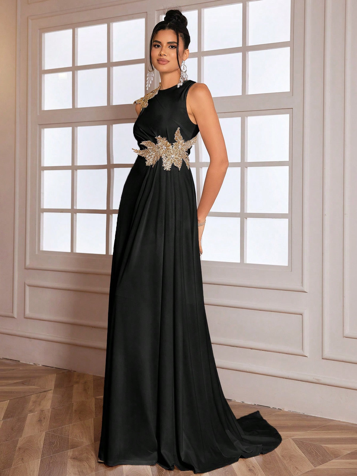 Sleeveless Round Neck Dress with Waistline Slit - Black