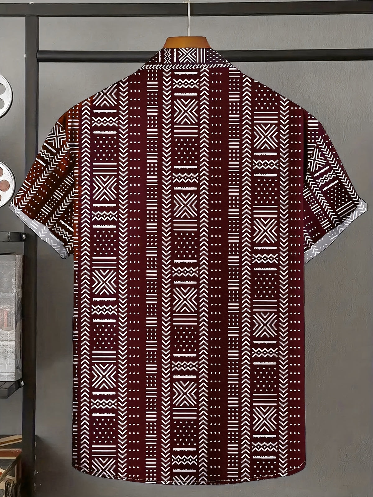 Men's Ethnic Print Shirt, Suitable for Vacation Scenes, Comfortable Polyester Fabric - The color of rouge