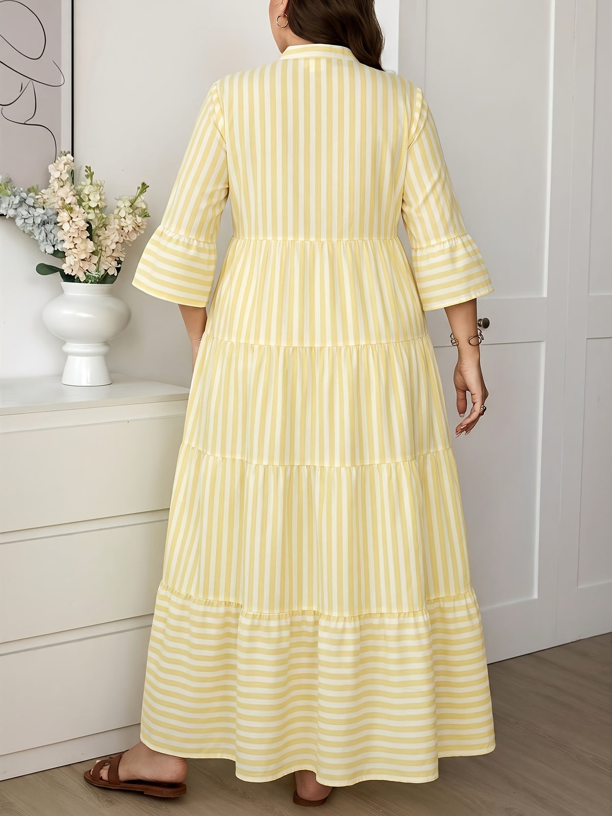 Plus Size Women'S Stand Collar V-Neck Layered Cake Dress, Yellow White Pinstripe Gentle Style Dress, Suitable for Vacation Outings, Fresh Casual Style, Fine Vertical Stripes Pattern, Women'S Clothing, Women'S Dress, Pastoral Vacation Style - Multicolor