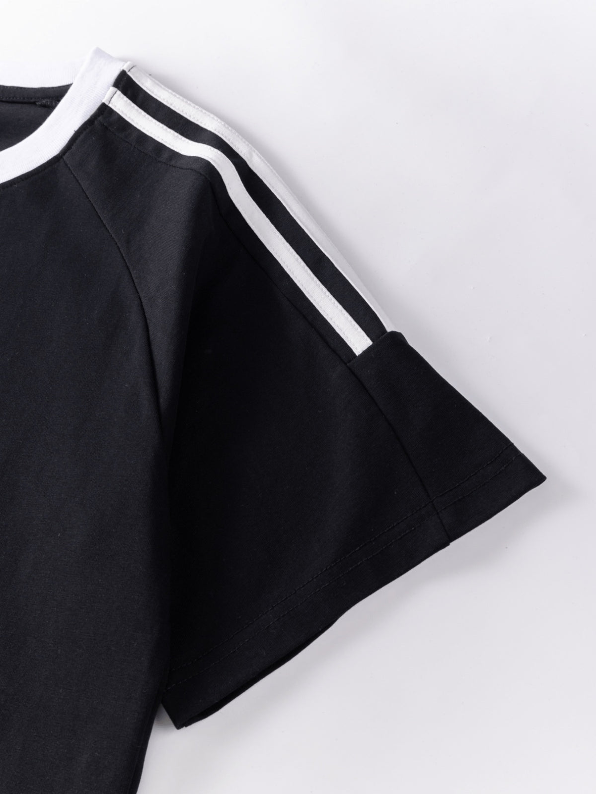 100% Cotton 220g Unisex T-shirt, Classic Fashion Stripe and Color-block Design, Comfortable and Versatile Casual Top for Daily Wear, Couples, and Sports - Black