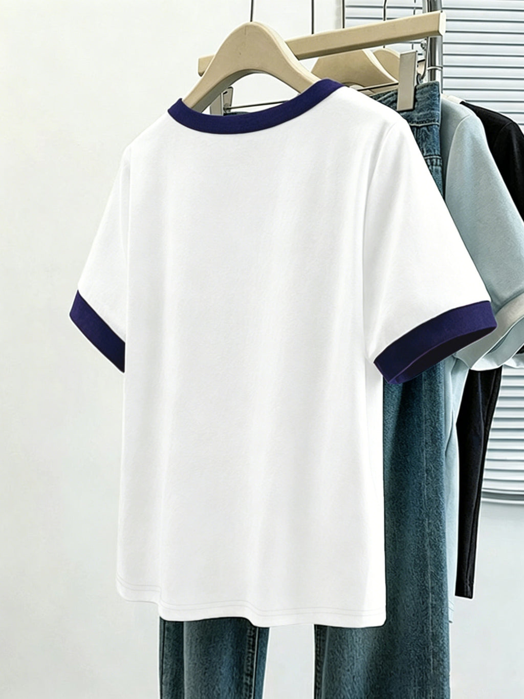 A Spring/summer Casual Loose-fitting T-shirt That Conceals Curves, Featuring a Versatile Color-blocked Round Neck and Short Sleeves, with a Simple and Stylish London Flag Letter Print Pattern. Women's Clothing - D374-L17570 - White Navy Blue