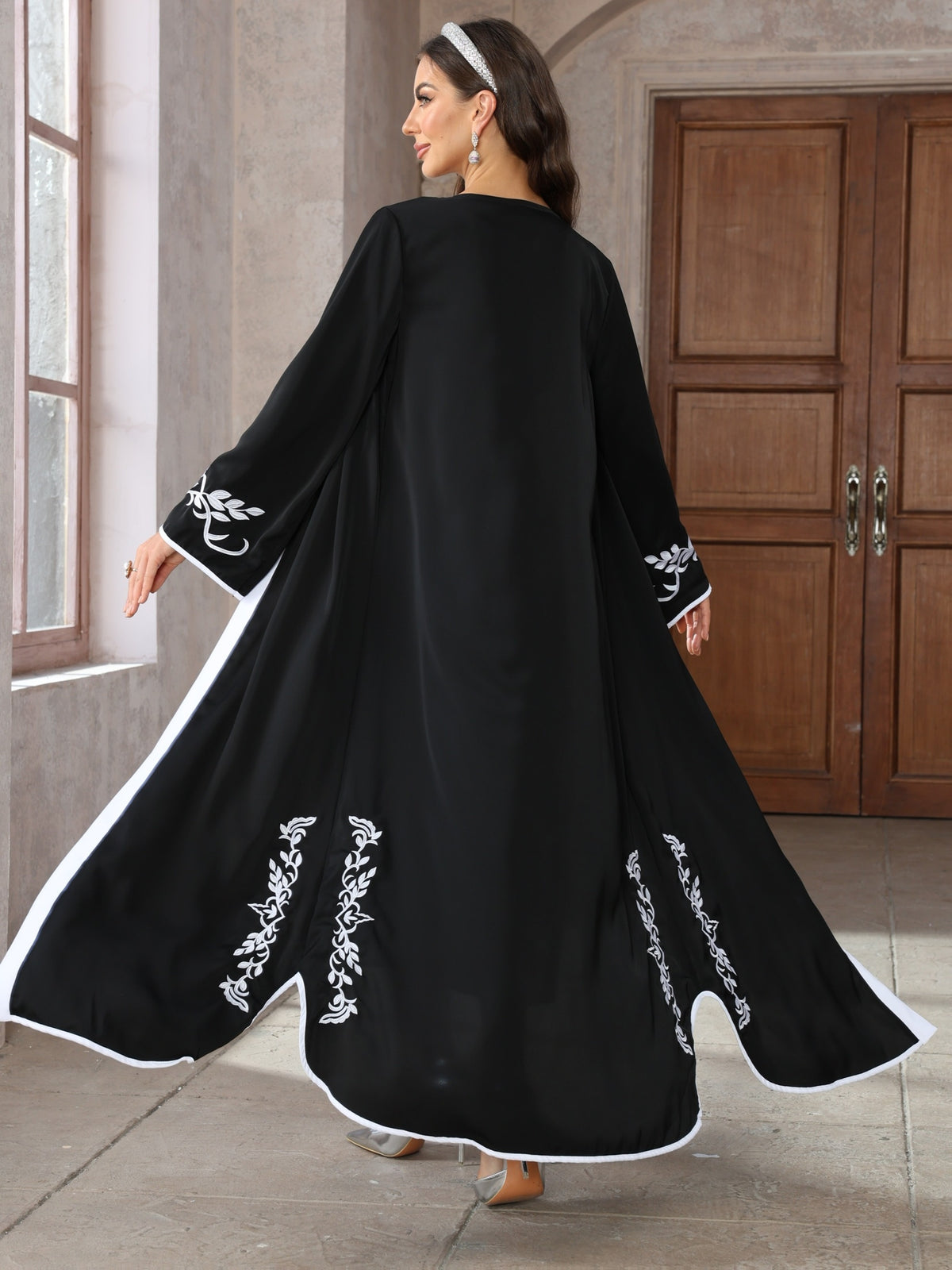 Middle Eastern Women'S Elegant Long Dress Black Embroidered Cape Robe - Black