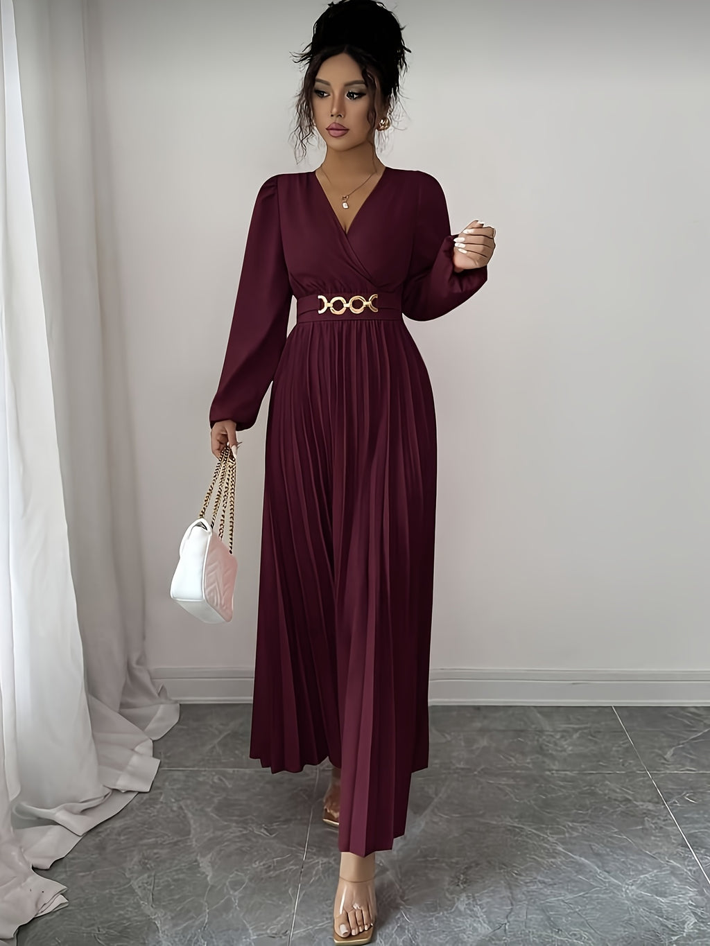 A Solid Color Elegant Dress with a Fitted Waist And Metallic Chain Decoration, Featuring a V-Neck And Pleated Hem, Suitable for Spring, Summer, And Autumn - Deep Red