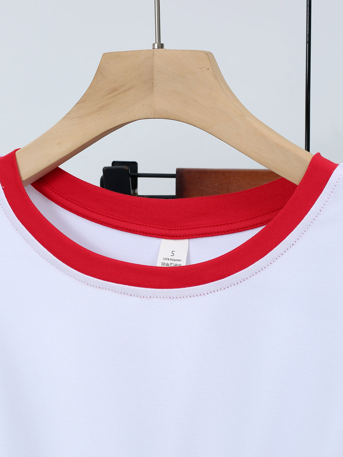 20pcs Women's Colorblock T-Shirt Single Piece, Hand-Drawn Line Art Couple Holding Hands with Heart Print, Colorblock Summer  Sleeve Crew Neck Short Sleeve T-Shirt - Breathable Crew Neck Casual Sport Top, Loose Fit Spring Festival Trendy Apparel - Red+white