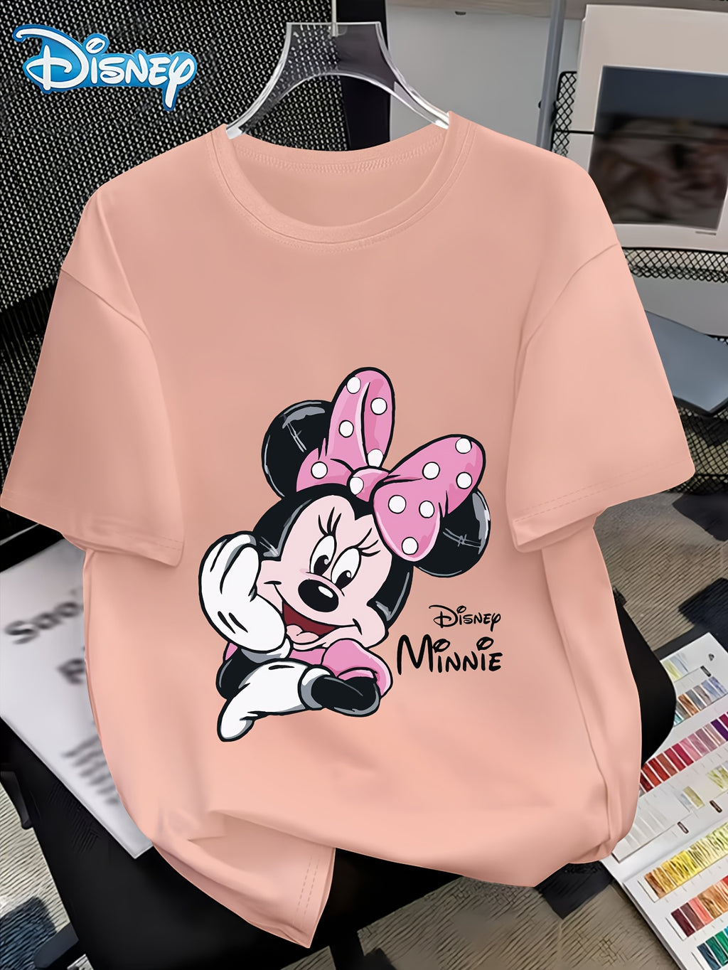 Disney Minnie with a Smile on Her Cheek Printed Fashion Women'S Round Neck Casual T-Shirt, Comfortable Fabric Short Sleeved, Round Neck Women'S T-Shirt, Worn in Spring And Summer - Light Pink