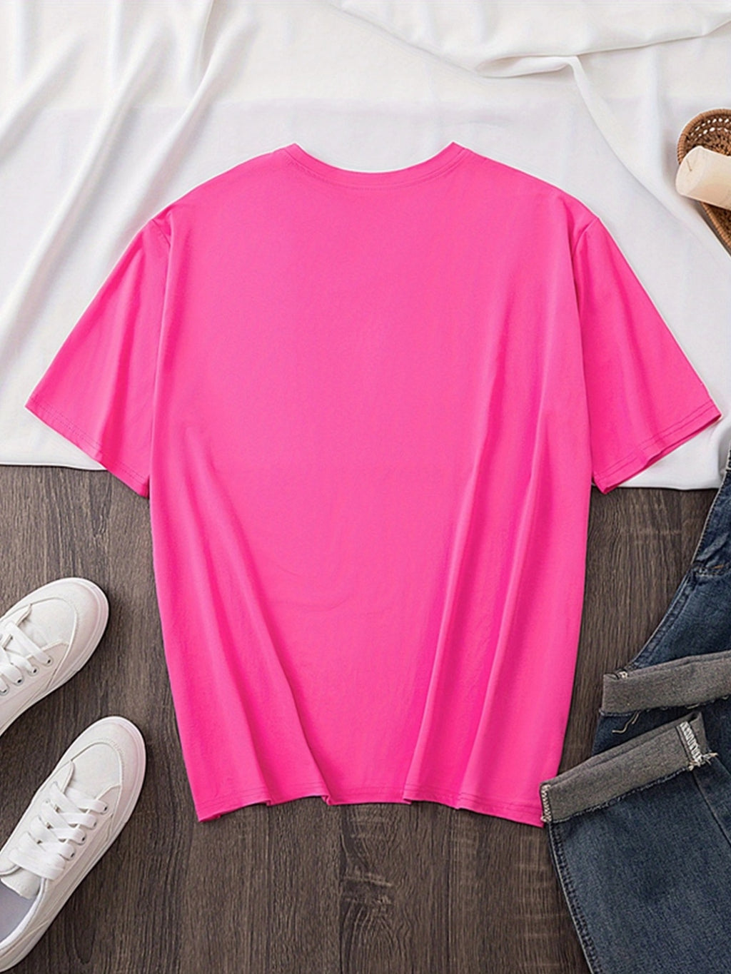 A Very Trendy Solid-color Women's Fashion T-shirt That Is Perfect for Spring and Summer, and Versatile Enough for All Seasons and All Body Types! - Rose Red