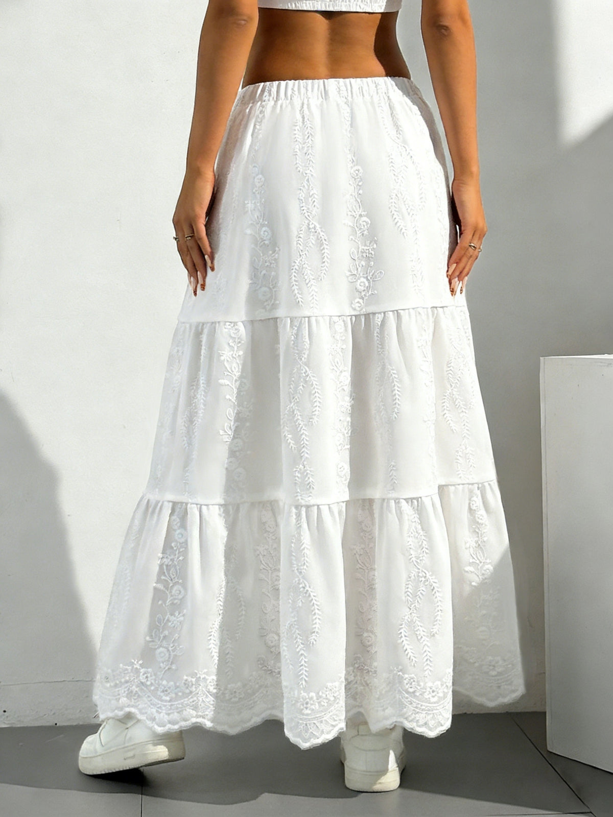 Women'S Summer Travel Skirt with Layered Embroidery And a Flared Design That Creates a Effect - White