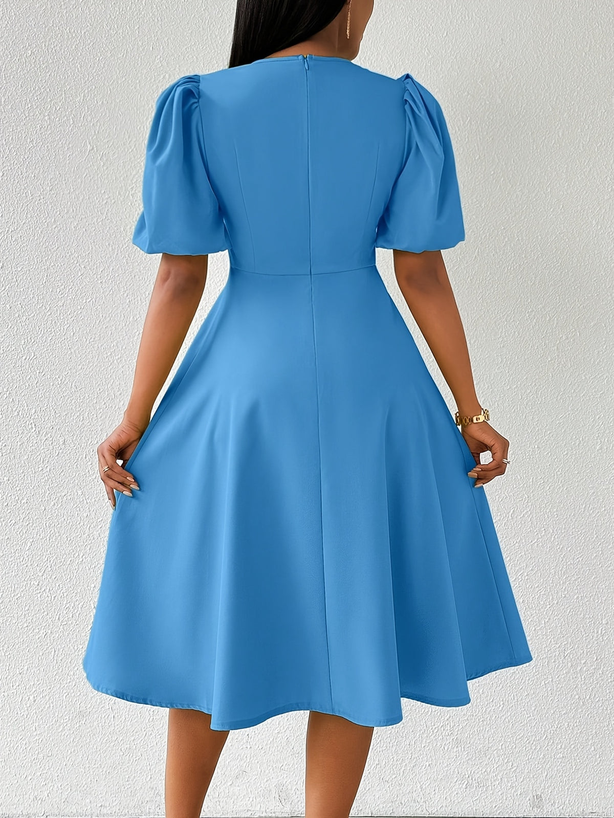 Solid Color Princess Sleeve Dress with Round Neck, Short Sleeves, and Waist Cinching, Suitable for Vacations, Ceremonies, Garden Parties, Graduation Season, Concerts, Weddings, and as a Bridesmaid Dress for Women - Deep Sky Blue