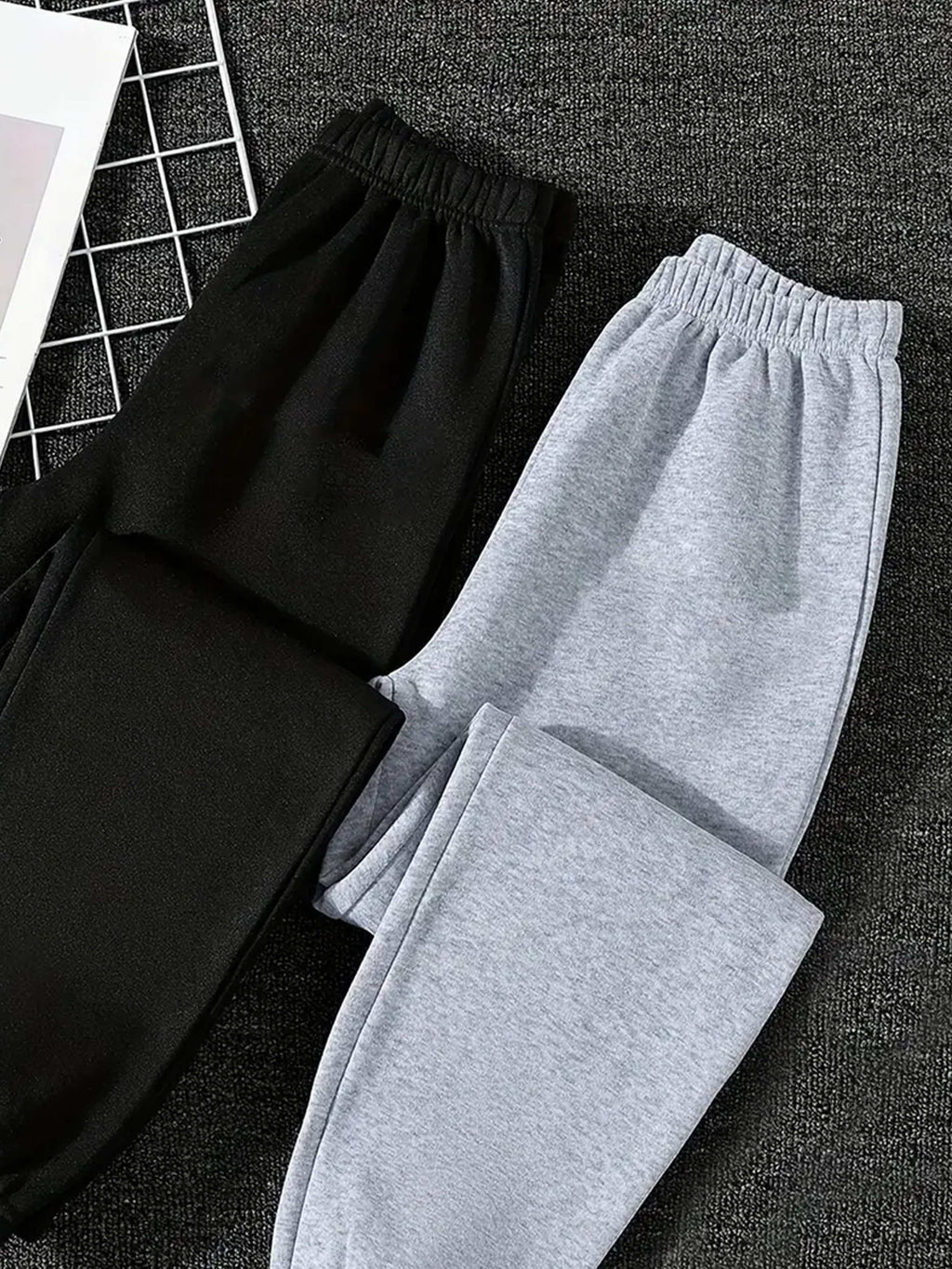 New York Street Style! The Urban Vibe Is on Full Display! Brooklyn-Inspired Joggers, a Fashionable And Versatile Essential to Unlock American Casual Style! Comfortable And Stylish, Featuring an Elastic Waistband And Cuffs - Mixed colors