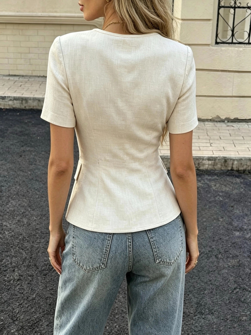 Women's Elegant Short-Sleeve Lightweight Jacket with Golden Buttons, Suitable for Work or Casual Wear, Short-Sleeve Top, Suit, Casual Style Shirt, Crew Neck Shirt, Short-Sleeve Shirt, Button-Front Shirt, Waist-Defined Shirt, Women's Dress Shirt - Apricot