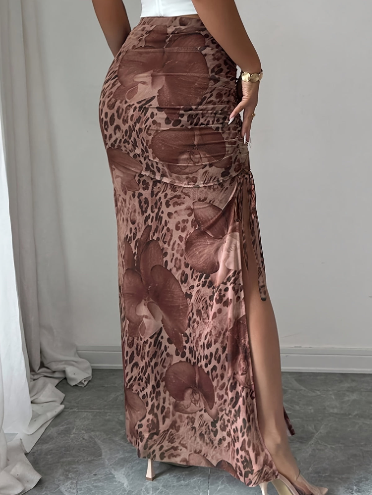 Elegant and Fashionable Women's Hip-Hugging Skirt - The color of rouge