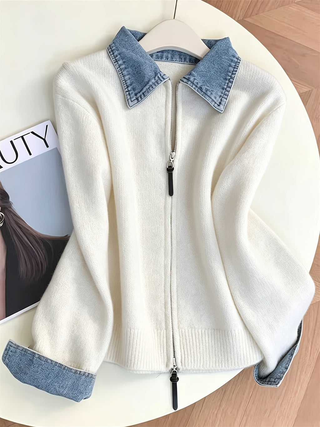 New Autumn/Winter Women's Fashion: Elegant and Stylish Denim Collar Patchwork Zipper Cardigan Sweater Jacket - White