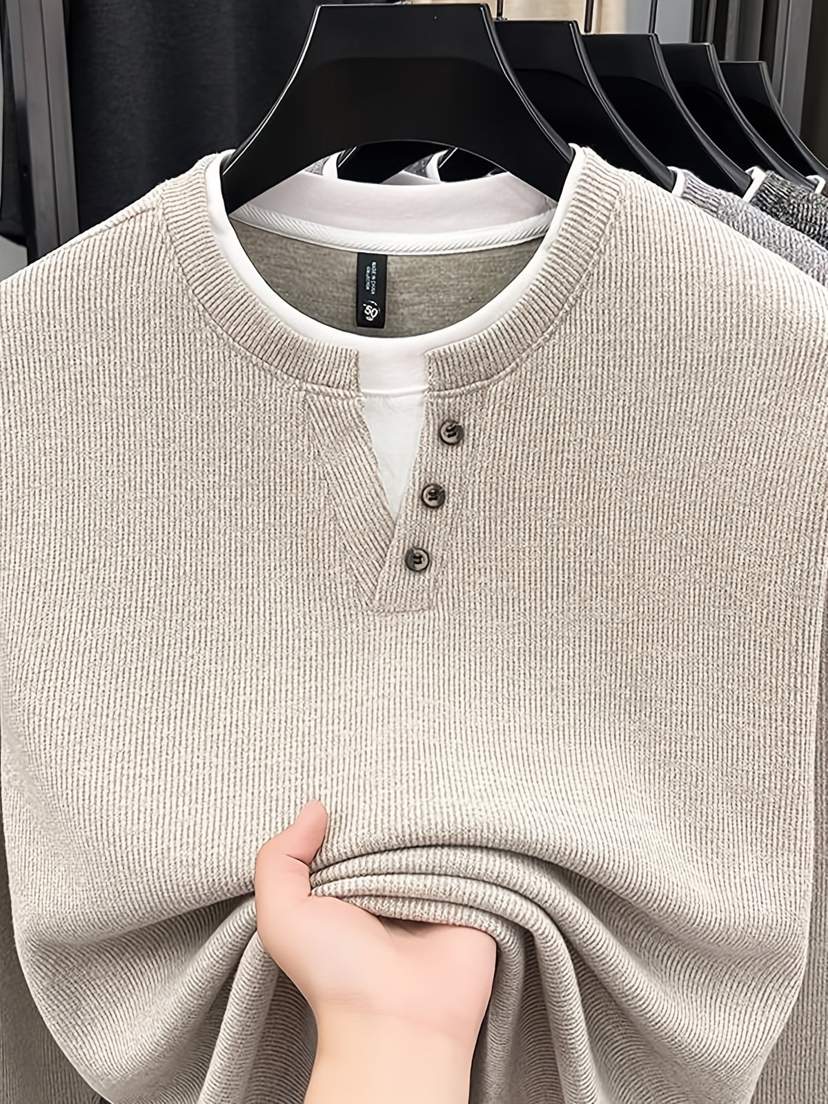 Autumn/Winter New V-Neck Button Design Color-Blocked Spliced Crew Neck Men's Sweater, Thickened Warm Versatile Casual Knitwear, Skin-Friendly and Comfortable, Durable and Breathable Pullover Men's Top BD26806 - Apricot