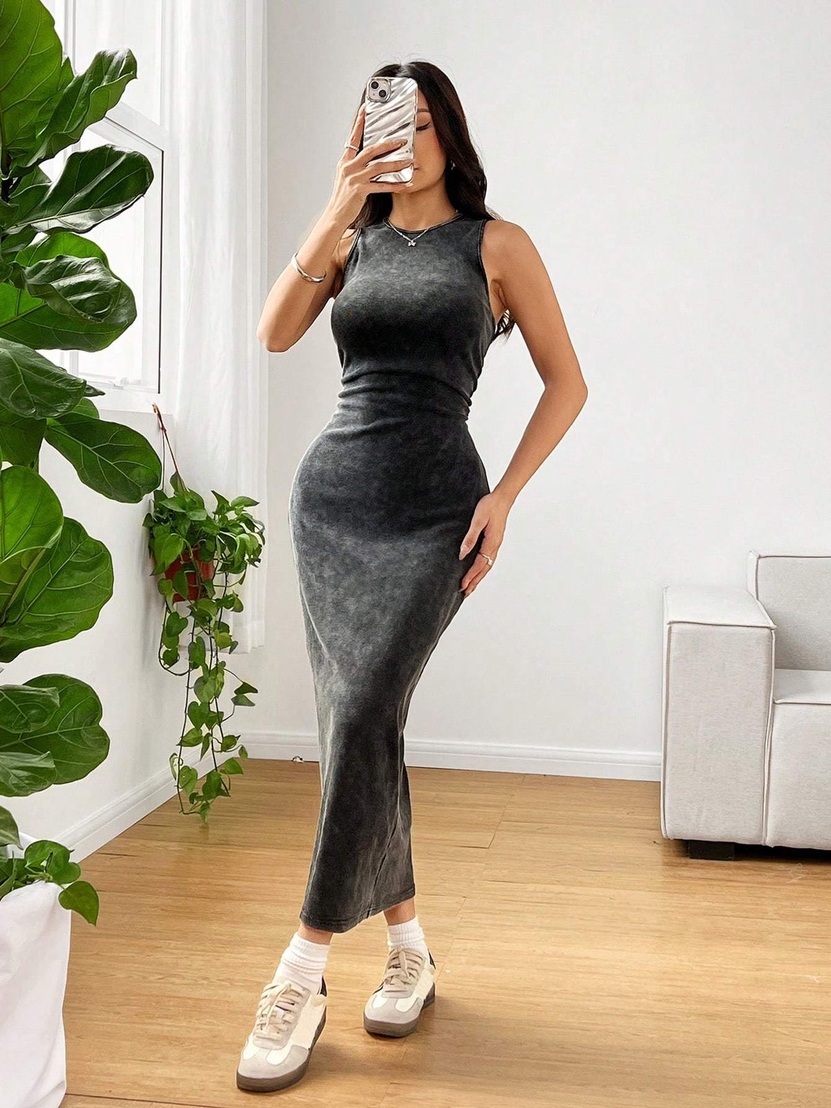 Sleeveless Fitted Dress with a Round Neckline - Black