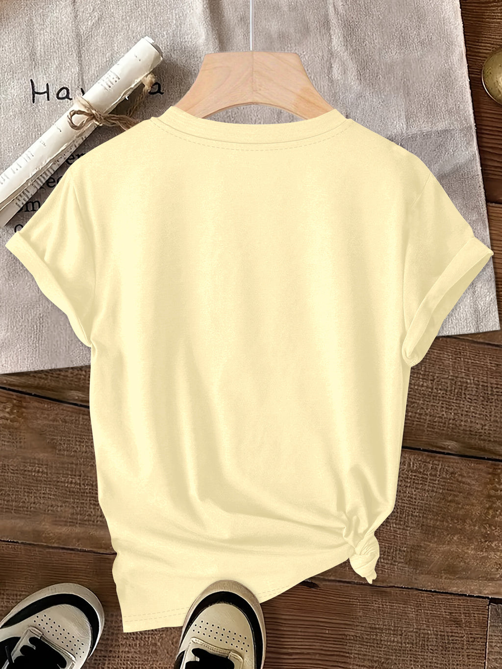 Disney Minnie with a Smile on Her Cheek Printed Fashion Women'S Round Neck Casual T-Shirt, Comfortable Fabric Short Sleeved, Round Neck Women'S T-Shirt, Worn in Spring And Summer - Apricot