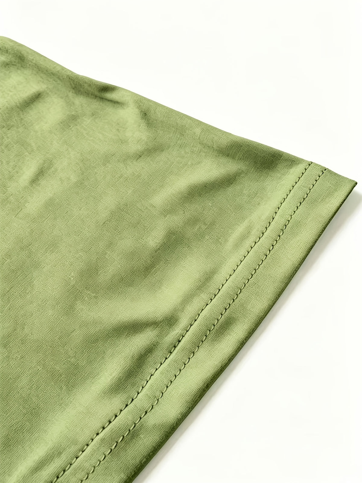 Men's Henry Neck Cross-Strap Short Sleeve T-Shirt with Mesh Line Print, Soft and Comfortable Fabric, American Trendy Design, Suitable for Dating, Commuting, and Casual Occasions, Creating a Clean, Casual, and Refreshing Look - Olive Green