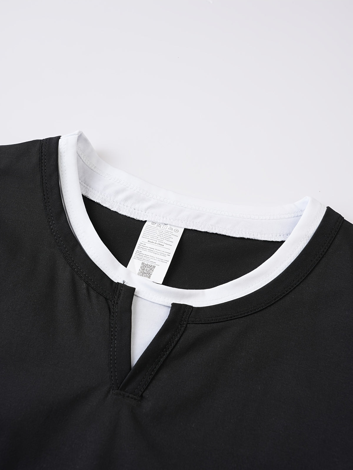American-style Minimalist Color-Block White-Trimmed Henley Shirt for Men, Versatile Commuting Breathable Thin Short-Sleeve Base Layer Top, Summer Color-Block V-Neck Solid Color T-Shirt, Casual Short Sleeve - Black