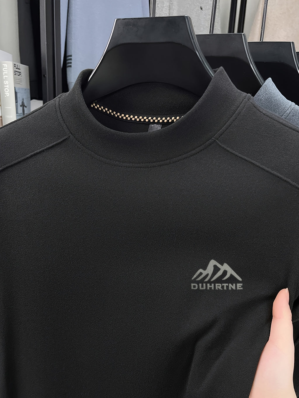 Minimalist Urban Velvet Base Layer for Warmth and Urban Casual Style - Black