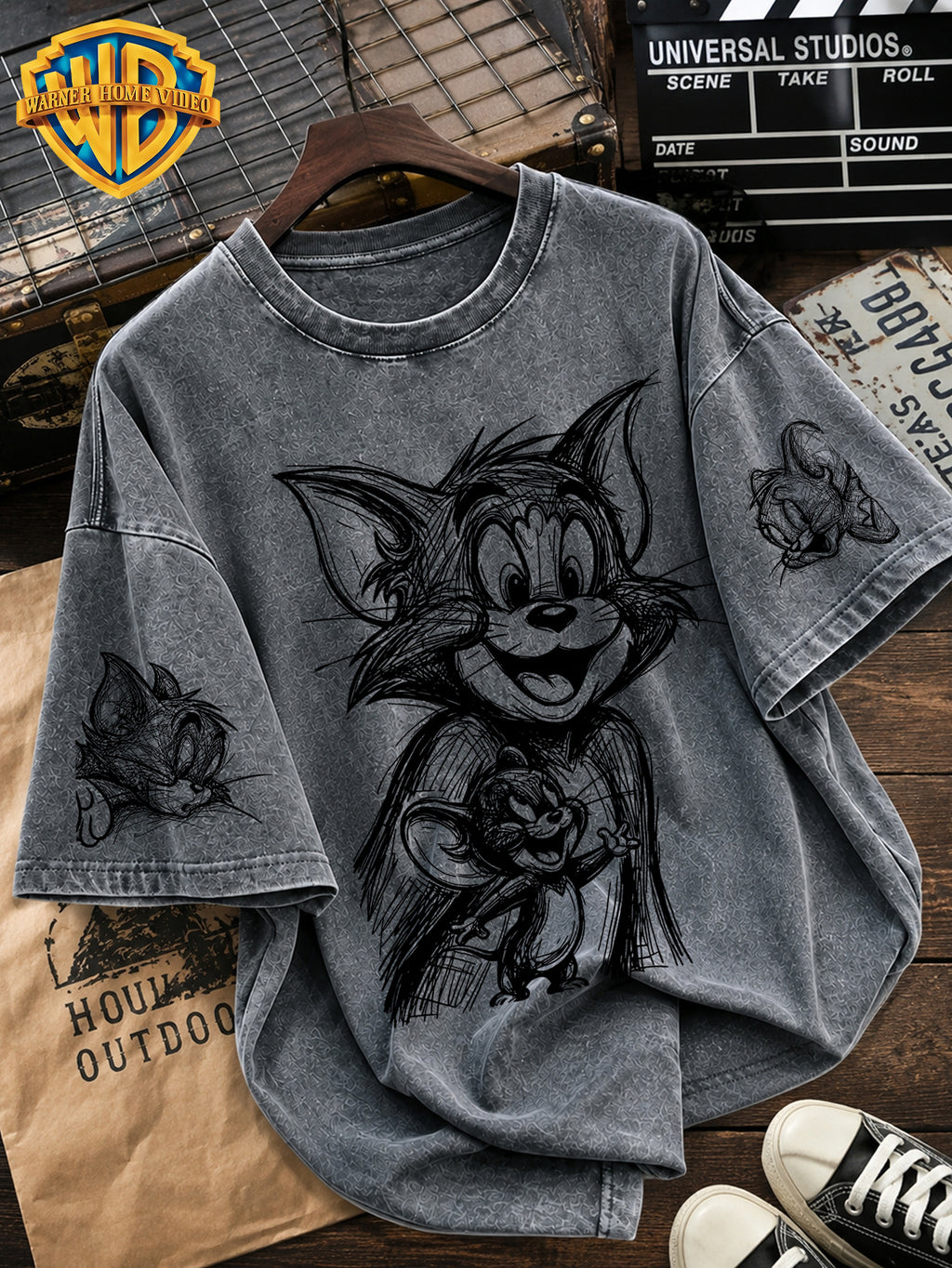 Warner Bros. Licensed Heart-shaped Mouse Pattern Printed Water-washed T-shirt. A Retro Short-sleeved Round-neck Top with a Sketch Cartoon Style Design. Perfect for Casual Street Wear, Daily Wear, Travel and Leisure Outings. - Grey