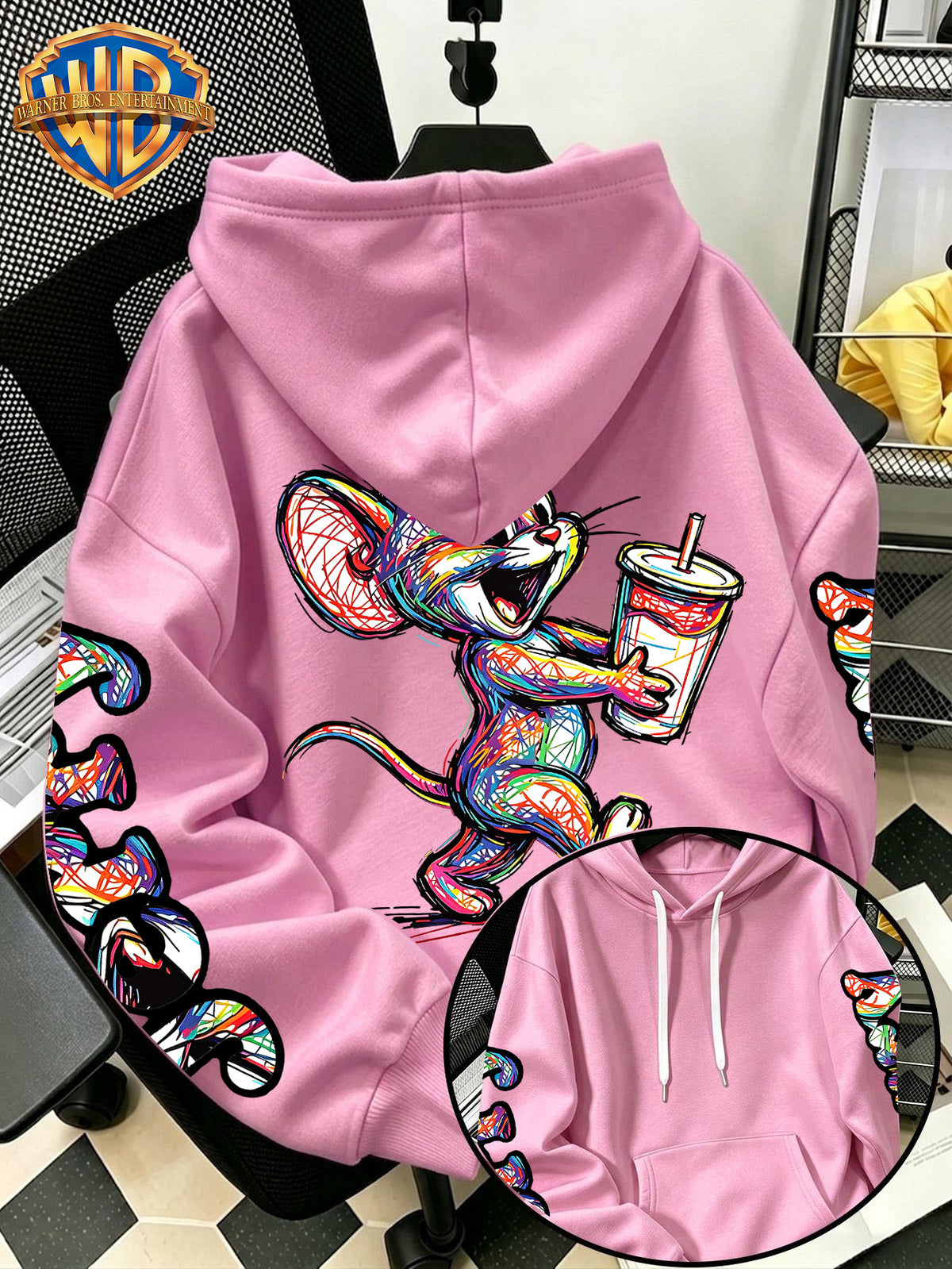 [Officially Licensed by Warner Bros] 1pc, American Colorful Line Cartoon Holding Drink Portrait Creative Casual Hoodie - Men'S Fashion Sweatshirt, Adjustable Drawstring Loose Comfortable Sweater, Suitable for Daily And Outdoor Wear - Pink Color