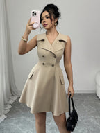 A Stylish Women'S Sleeveless Mini Dress with a French Collar, Featuring a Double-Button Waist And Decorative Faux Pockets - Khaki