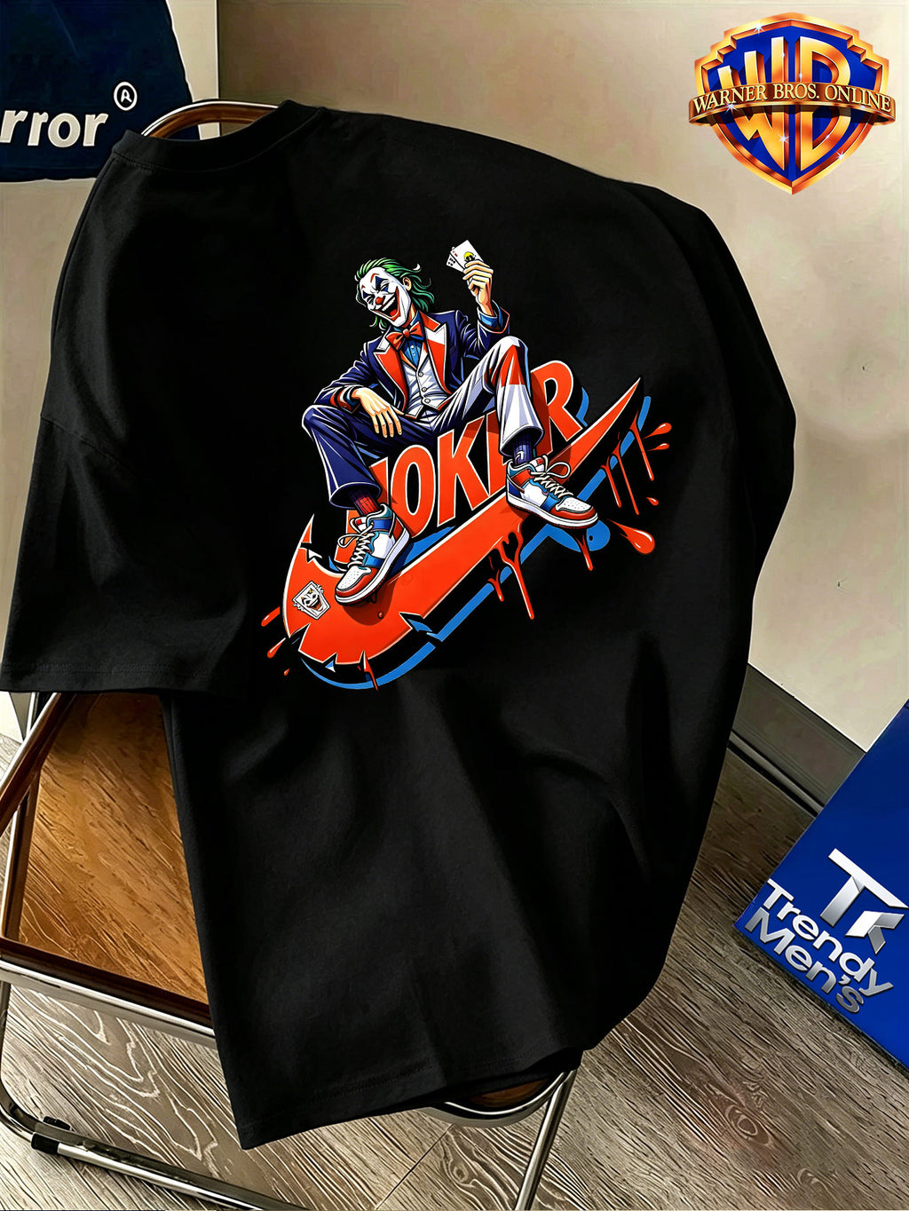 Warner Bros. Authentic Men's 100% Short-Sleeve T-Shirt, Trendy Hip-Hop Character Top, Featuring a Dominant Seated Figure Holding Playing Card Accessories, Adorned with Red-Orange Color-Block Dripping Enamel Paint Patterns, Exceptional Visual Impact - Black