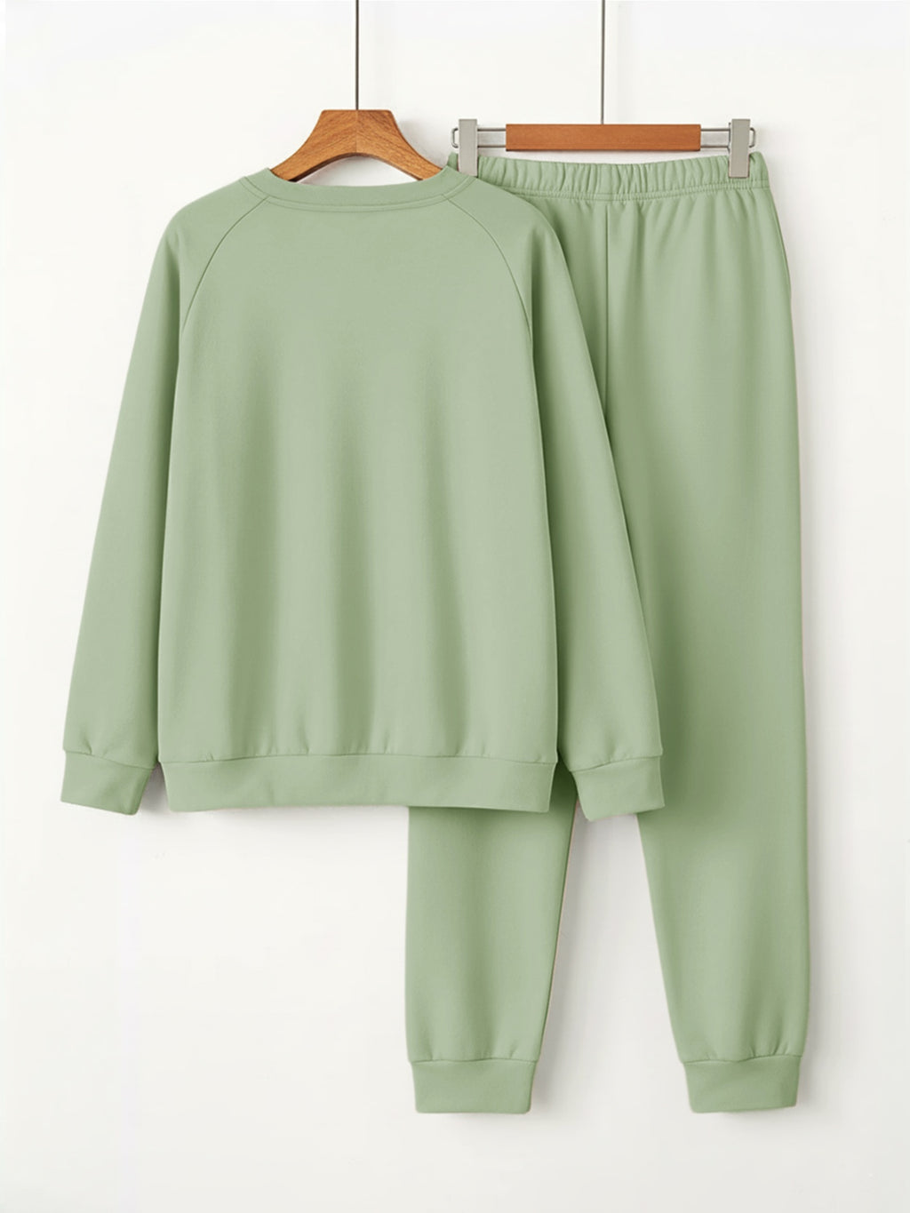 Plus Size Women'S Graphic Print 2pcs Outfit Set, V-Neck Raglan Sleeve Long Sleeve Tee And Elastic Waist Jogger Pants, Casual Loose Loungewear, Fall Winter Daily Wear - Light Green