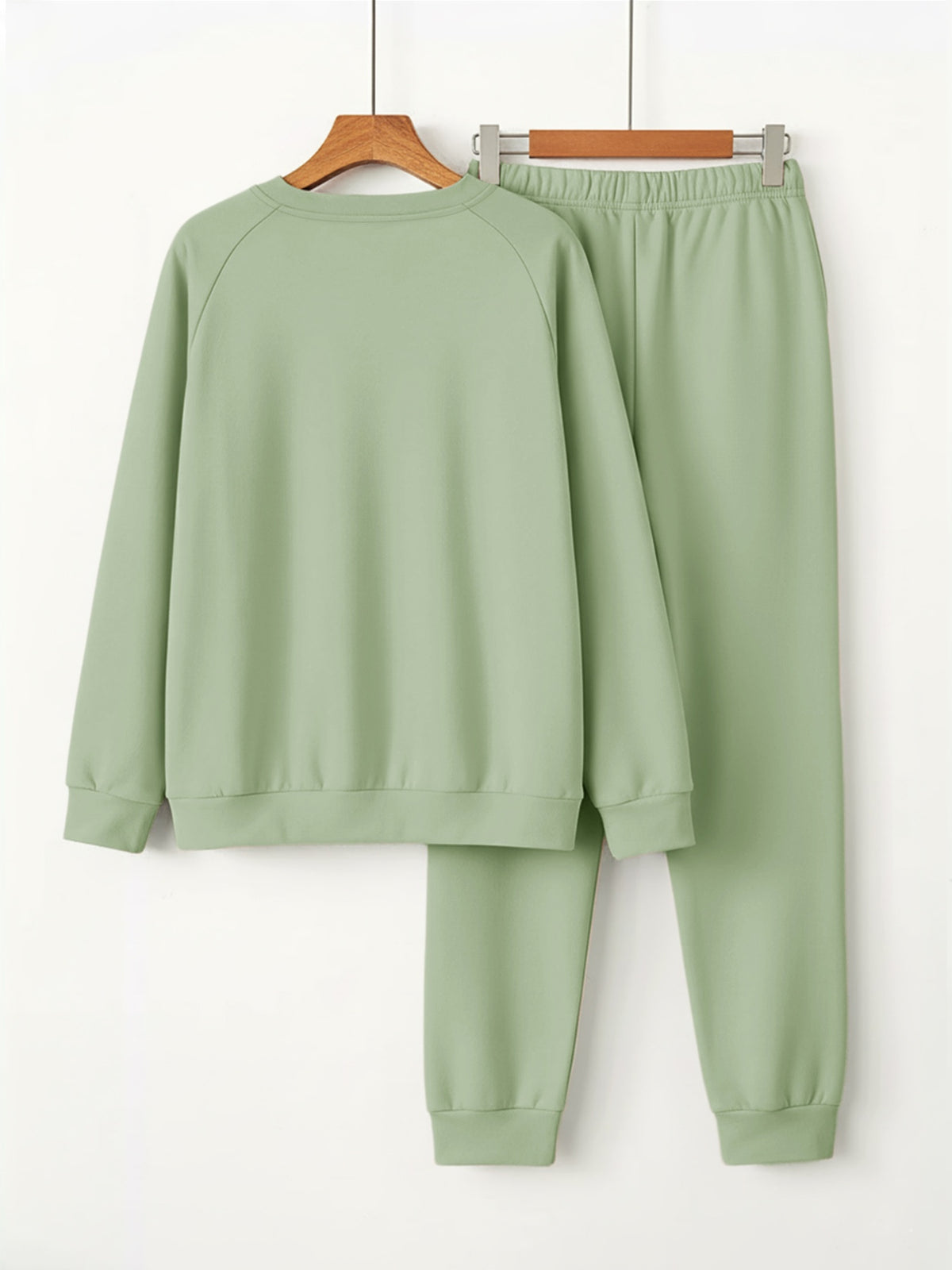 Plus Size Women'S Graphic Print 2pcs Outfit Set, V-Neck Raglan Sleeve Long Sleeve Tee And Elastic Waist Jogger Pants, Casual Loose Loungewear, Fall Winter Daily Wear - Light Green