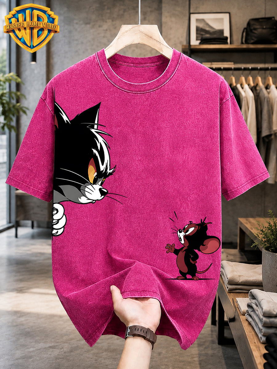 By Warner, This Men's Short-sleeved T-shirt Features a Classic and Fun Interactive Cartoon Print Design, with an American Retro Washed-out Style. It Is Suitable for Outdoor Activities and Daily Commuting, and Can Be Machine Washed. - Rose Red