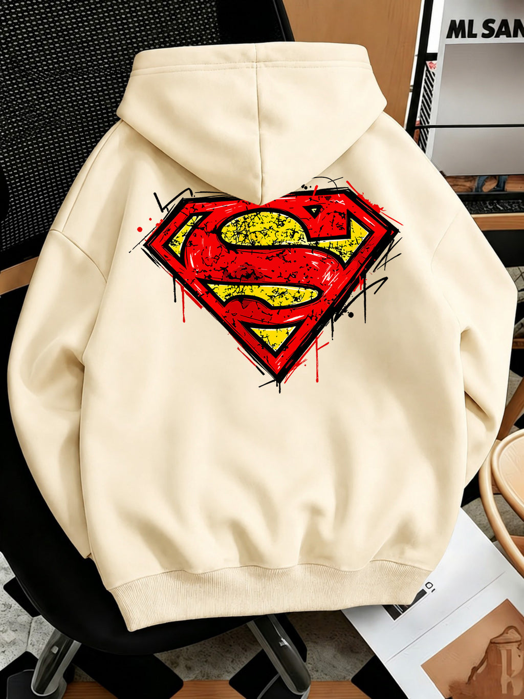 Men'S Fashion Sweatshirt, Retro Distressed Cracked Graffiti Superman Logo Print Design, Men'S Trendy Hoodie Loose Fit, Adjustable Drawstring, Fleece-Lined Sweatshirt Comfortable Fall Winter Wear, Outdoor Sports Casual Trendy Clothing - Apricot