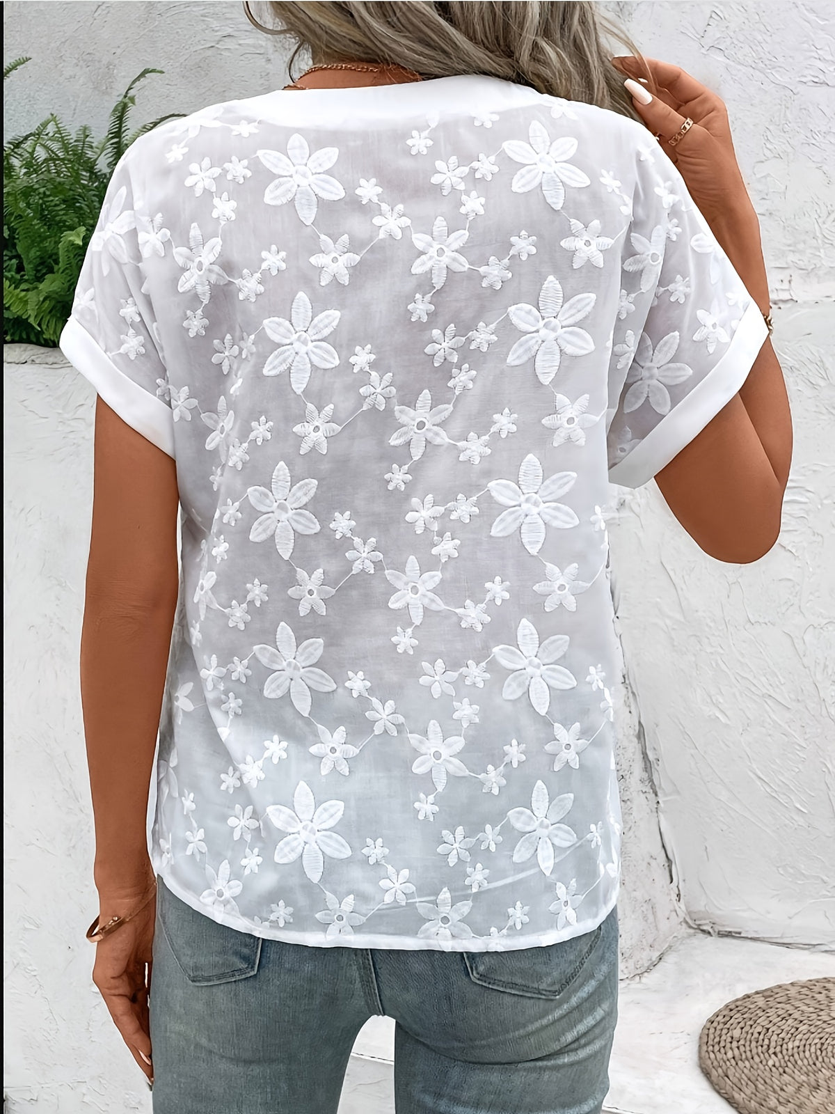 Women'S Loose White Shirt with a Summer Floral Pattern And a V-Neck Batwing Sleeve Design. - White