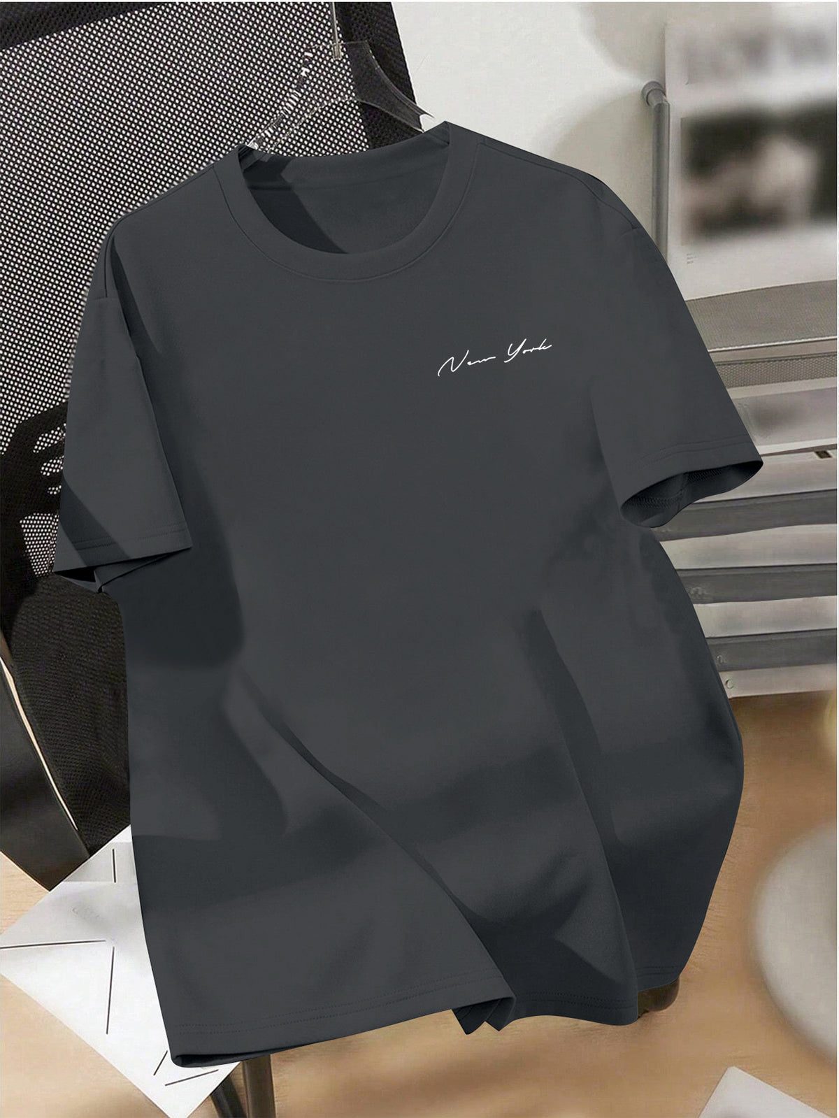 Men' New York Letter Print T-Shirt - Minimalist Round Neck Short Sleeve Tee with, Machine Washable Casual Basic Shirt Suitable for Summer, Office & Casual Attire, Non- Regular Fit for Men - Dark Gray