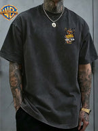 Men's Washed Short-Sleeve T-Shirt Featuring a Cartoon-style Batman-themed Duck on the Back, Paired with Lightning and Graffiti Elements to Convey a Sense of Dynamism and Power. A Small Graphic on the Chest Echoes the Theme, Blending Classic Animated - Black