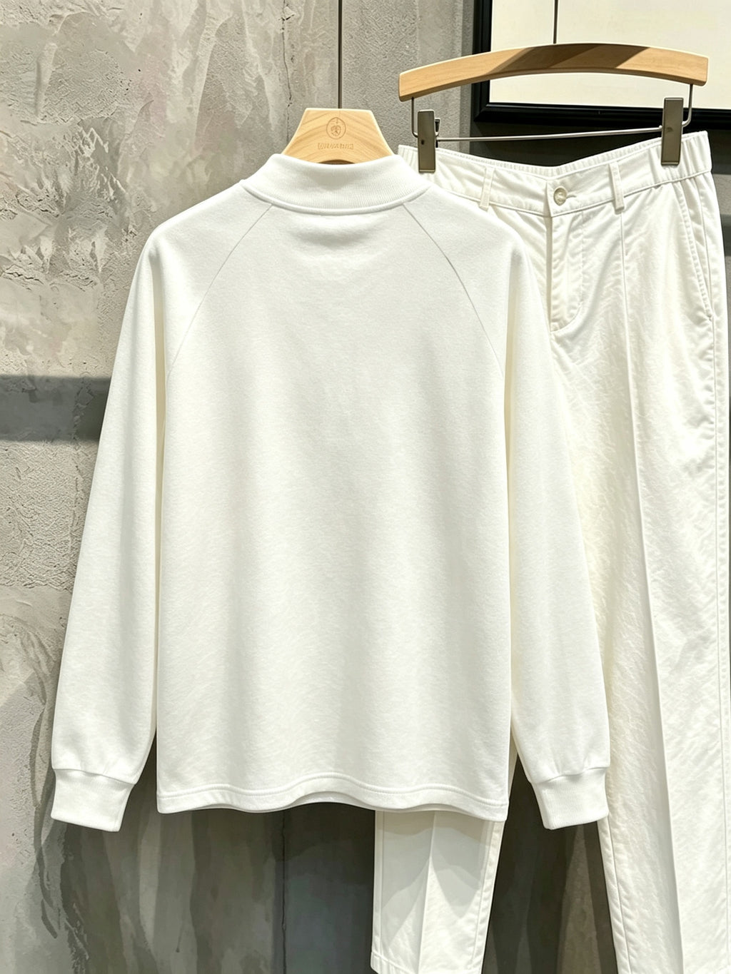 [Villa Joy Water OBM] Semi-High Neck Versatile Pure White Good-Looking Design Casual Long Sleeve T-Shirt, High-Quality Mature Fit Top, Comfortable And Cool Men'S Spring/Autumn Wear, Suitable for Inner And Outer Wear - White
