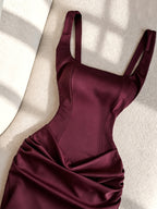 Elegant and Fashionable Satin Square-neck Pleated Side-zip Waist-cinching Body-hugging Sexy Short Evening Gown for New Year's, Valentine's Day, Parties, Graduation, Weddings, Dates, Dinners, and Bridesmaid Dresses - Burgundy