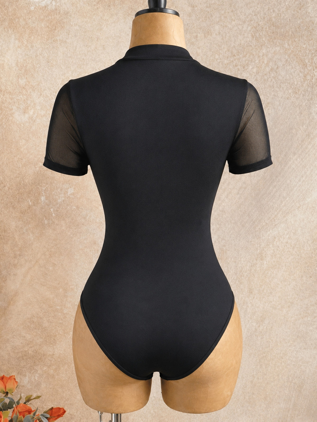 Spring/Summer Solid-Colour Short-Sleeved Crew Neck Top with Mesh Design Stylish Commuter Workwear: Slim-Fit Sensual Casual Women's Jumpsuit with Concealed Fastenings - Black