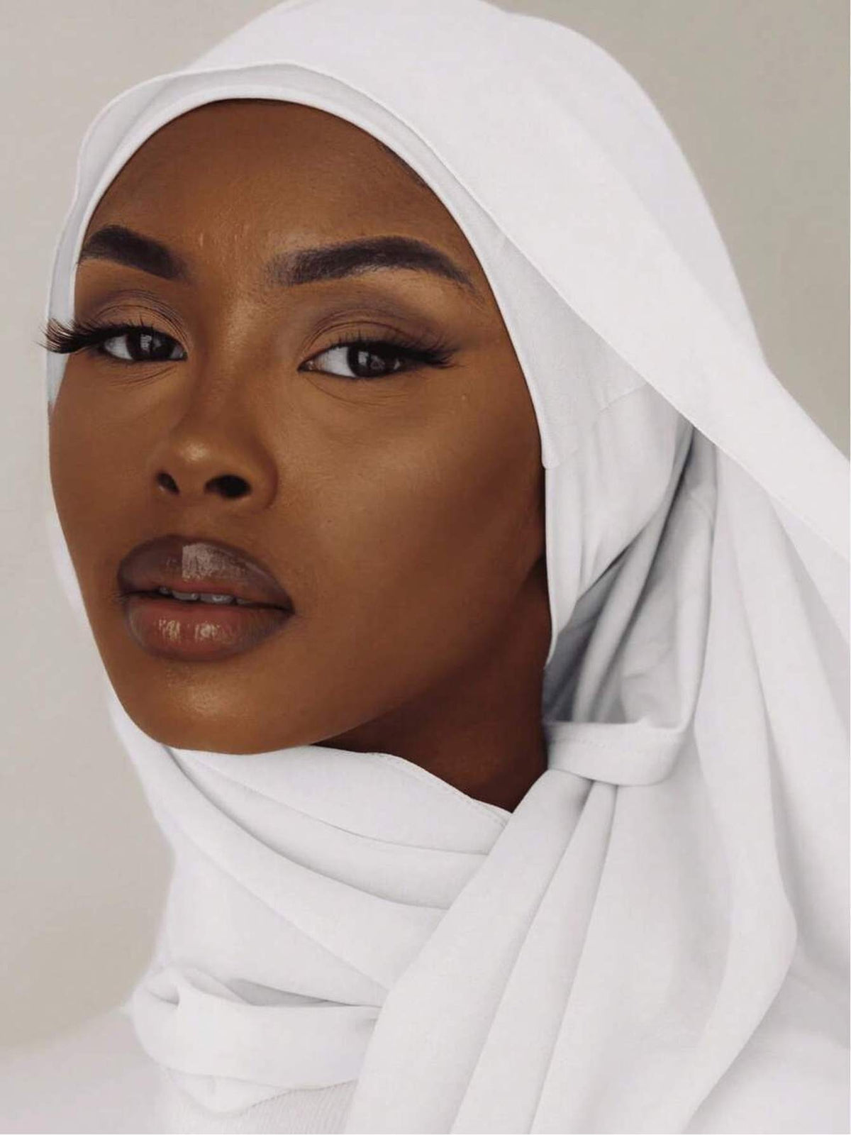 2pcs/Set FONSAF Women' Chiffon & Tube Cap - Solid Color Muslim Headscarf with Jersey Inner Cap, Breathable Chiffon Suitable for Prayer, Work, Daily Wear, Conservative for All Seasons, Suitable for Work, Commute, Outing, Party - White