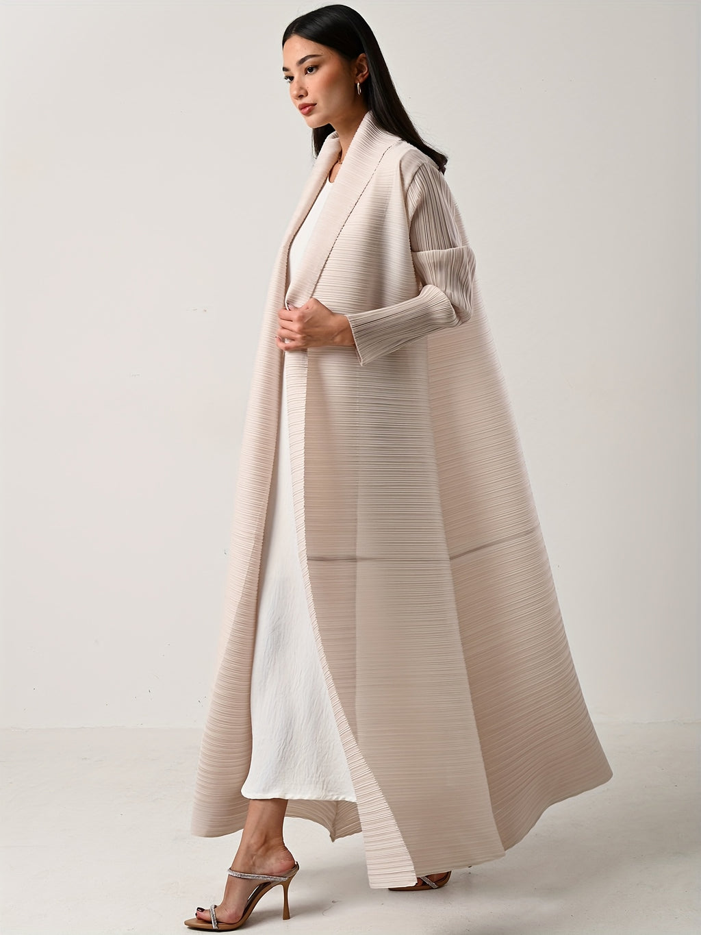 Middle Eastern Women's Clothing: Three-Yard Pleat Muslim Robe, Solid Color Cardigan Outerwear Cape - Milky