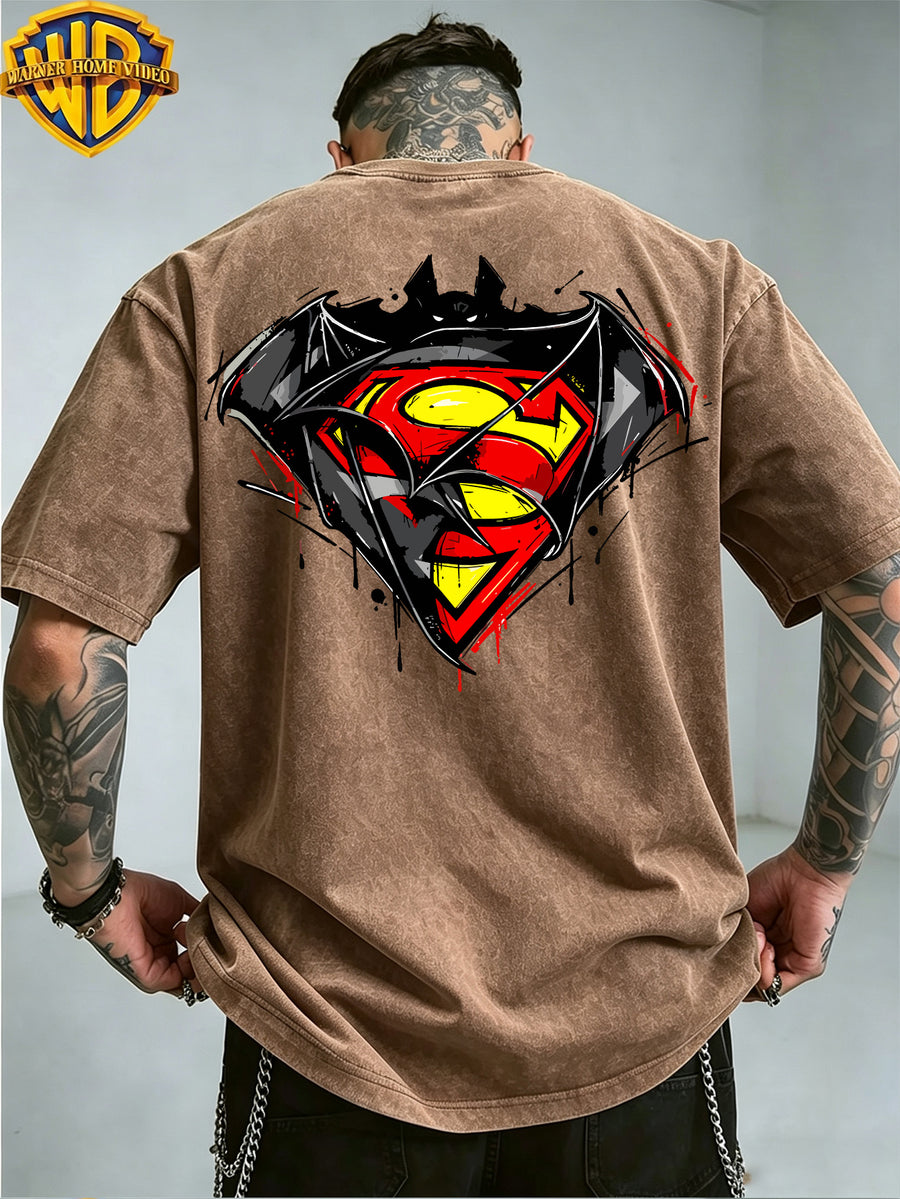 Warner Bros. Exclusive License, Hip-Hop Street DC Superman Batman Logo Print Design Men'S Summer Loose Round Neck Commuter Short Sleeve T-Shirt, Multi-Style, Loose Fit, Suitable for Summer Wear, Suitable for Outdoor Activities, Fitness, Parties - Coffee Color