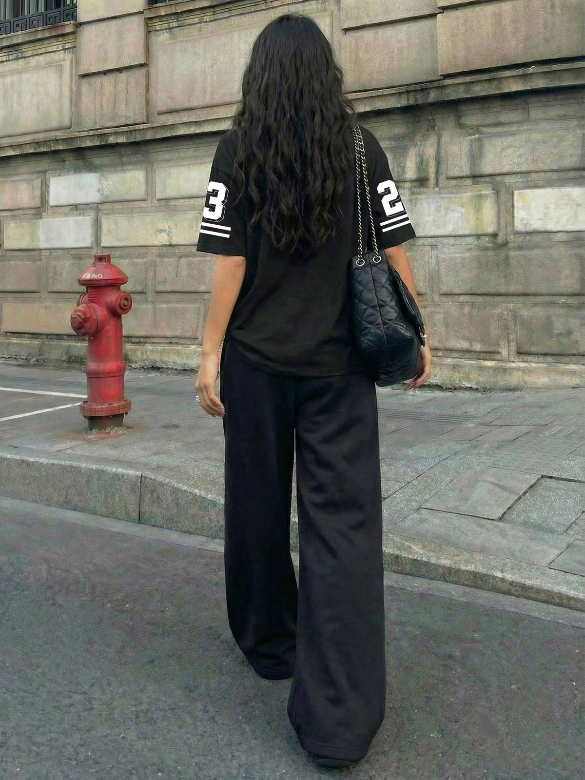 A Two-Piece Set for Women Featuring a Printed Round-Neck Short-Sleeve Top And Loose Drawstring Pants, Perfect for Trendy Summer Streetwear - Black