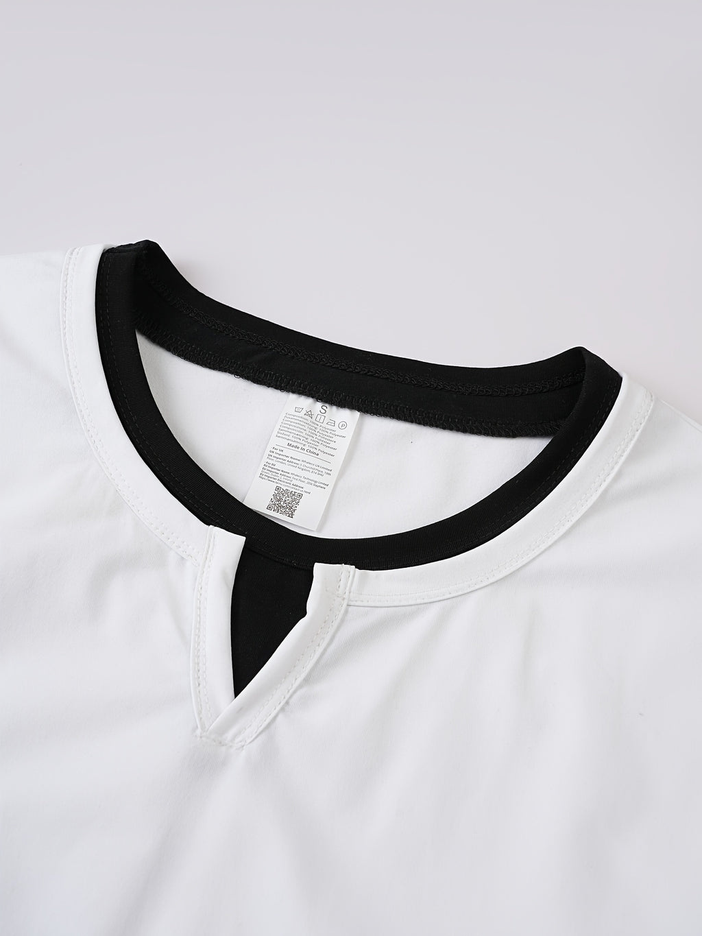 American-style Minimalist Color-Block White-Trimmed Henley Shirt for Men, Versatile Commuting Breathable Thin Short-Sleeve Base Layer Top, Summer Color-Block V-Neck Solid Color T-Shirt, Casual Short Sleeve - White