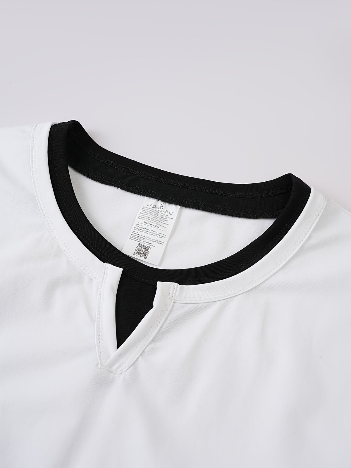 American-style Minimalist Color-Block White-Trimmed Henley Shirt for Men, Versatile Commuting Breathable Thin Short-Sleeve Base Layer Top, Summer Color-Block V-Neck Solid Color T-Shirt, Casual Short Sleeve - White