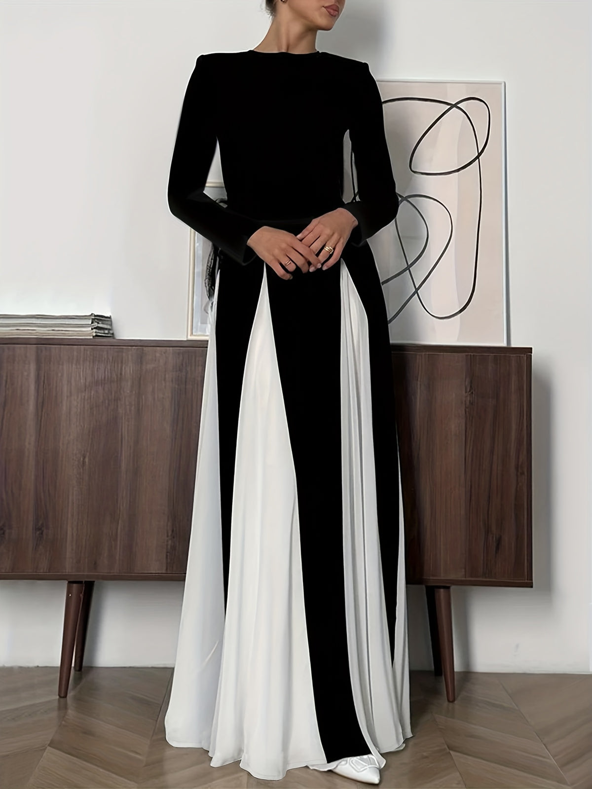 QC High-End Black and White Contrast Color Spliced Maxi Dress with Flared Hem, Round Neck, Long Sleeves, and Waist Cinching for an Elegant Look - Black