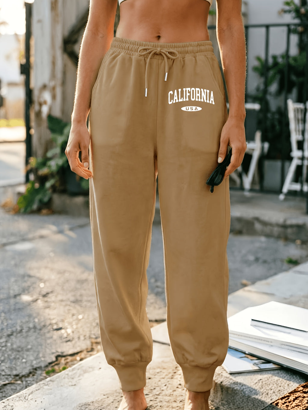 Casual Trousers with a Graphic Design, Featuring an Elastic Waistband, Suitable for Women - Dark Brown
