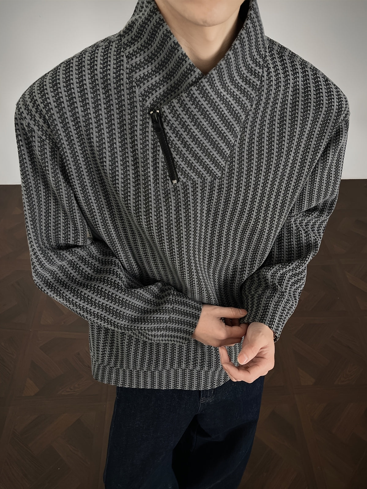 Men's Sweatshirt, a Stylish and Trendy Casual Striped Sweatshirt for Men, Made with Comfortable, Slightly Stretchy Fabric and a Loose Fit, Suitable for Daily Casual Wear - Grey